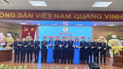 Công đoàn Công ty Kho vận và cảng Cẩm Phả đón nhận Huân chương Lao động hạng Ba