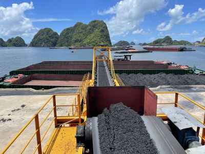 Công ty Kho vận và cảng Cẩm Phả: Đẩy mạnh thi đua lao động sản xuất, đáp ứng than cho tiêu thụ