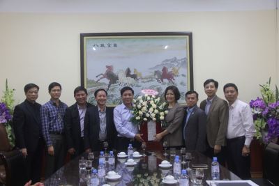 Chúc mừng đồng chí Nguyễn Thị Tuyến - Kế toán trưởng Công ty