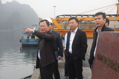 Đồng chí Phó Chủ tịch UBND tỉnh Quảng Ninh làm việc với Công ty Kho vận và cảng Cẩm Phả