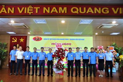 Hội nghị công bố, trao quyết định Bí thư Đảng uỷ Công ty Kho vận và cảng Cẩm Phả - Vinacomin