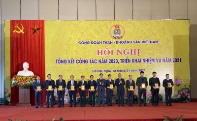Công ty Kho vận và cảng Cẩm Phả - Vinacomin lần thứ 3 nhận danh hiệu  “Doanh nghiệp vì thợ mỏ”