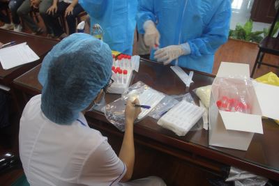 Công ty Kho vận và cảng Cẩm Phả - Vinacomin tiếp tục xét nghiệm sàng lọc virus SARS-COV-2 