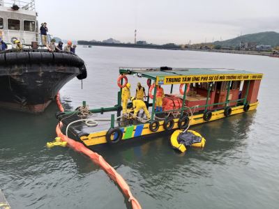 Công ty Kho vận và cảng Cẩm Phả tổ chức tập huấn kỹ năng ứng phó sự cố tràn dầu năm 2019