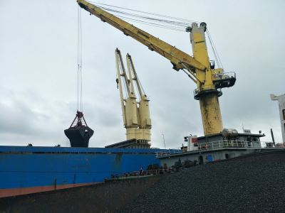 Công ty Kho vận và cảng Cẩm Phả - Vinacomin thi đua lao động sản xuất tháng cuối năm 2020