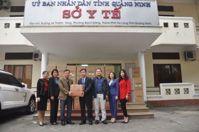 TKV bàn giao 1.000 chai nước rửa tay cho Sở Y tế tỉnh Quảng Ninh