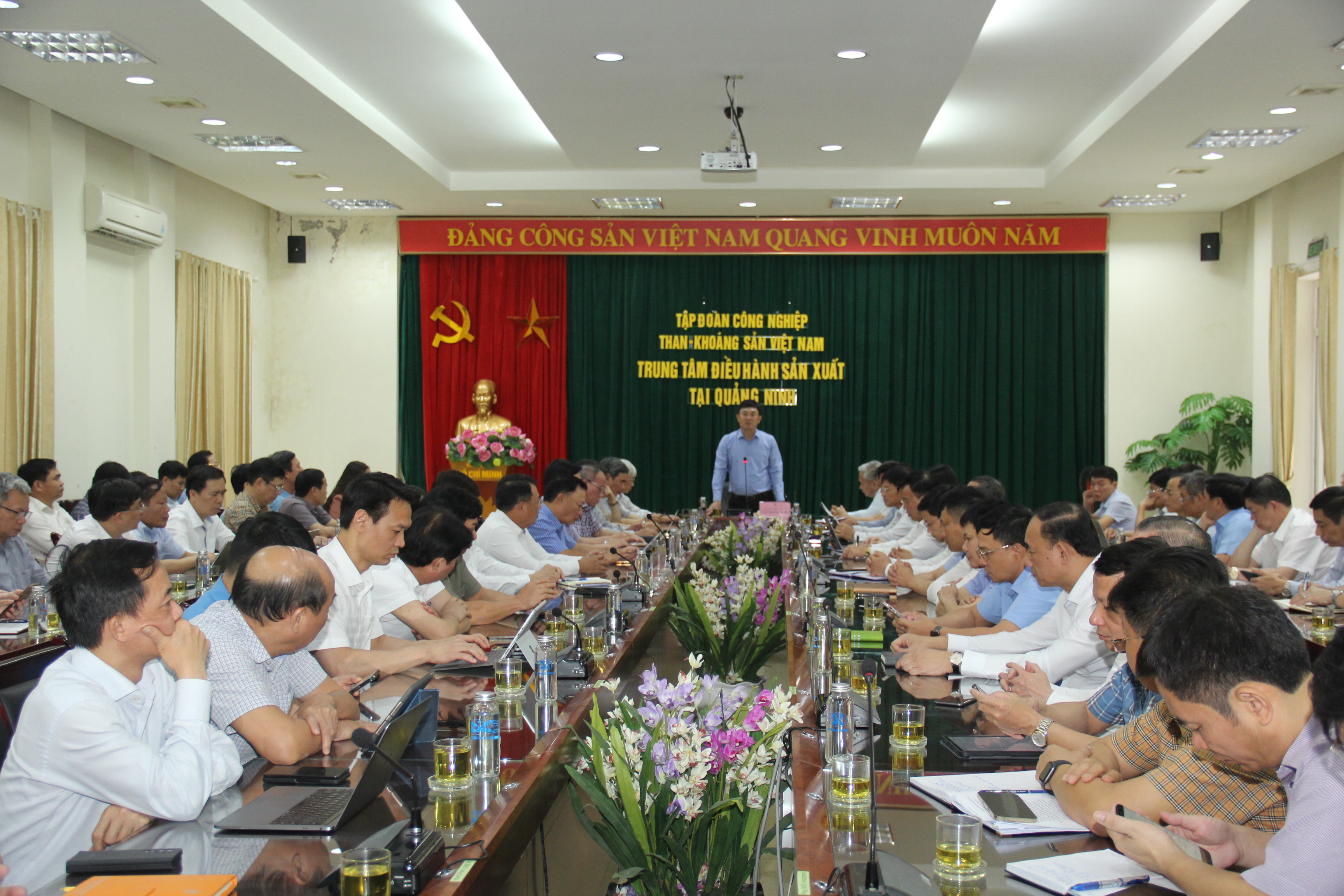 Bí thư Đảng uỷ, Chủ tịch HĐTV Tập đoàn Ngô Hoàng Ngân làm việc với các đơn vị tại Quảng Ninh - Ảnh 1