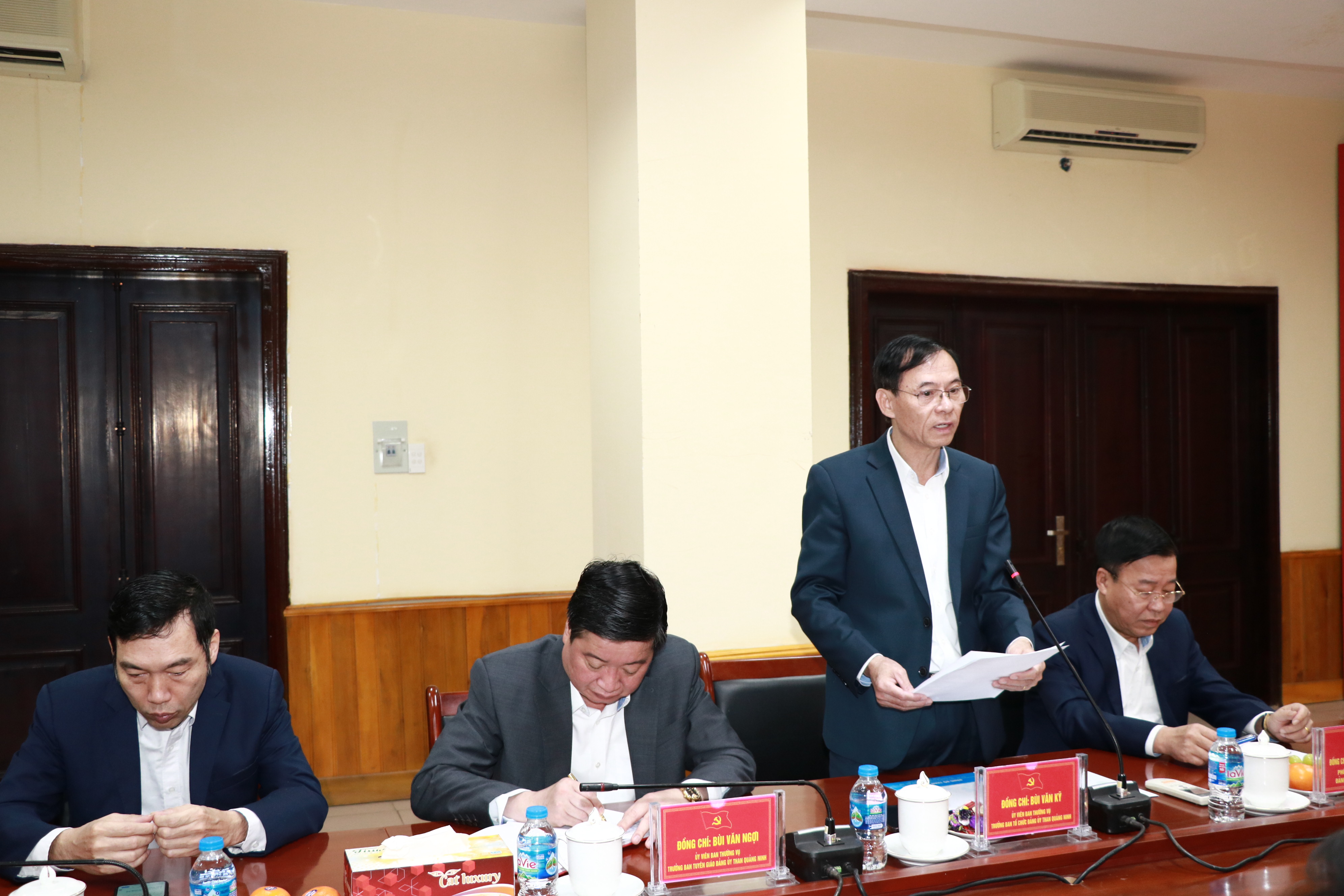 Công bố và trao quyết định Phó Bí thư Đảng uỷ Than Quảng Ninh khoá V, nhiệm kỳ 2020-2025 - Ảnh 1