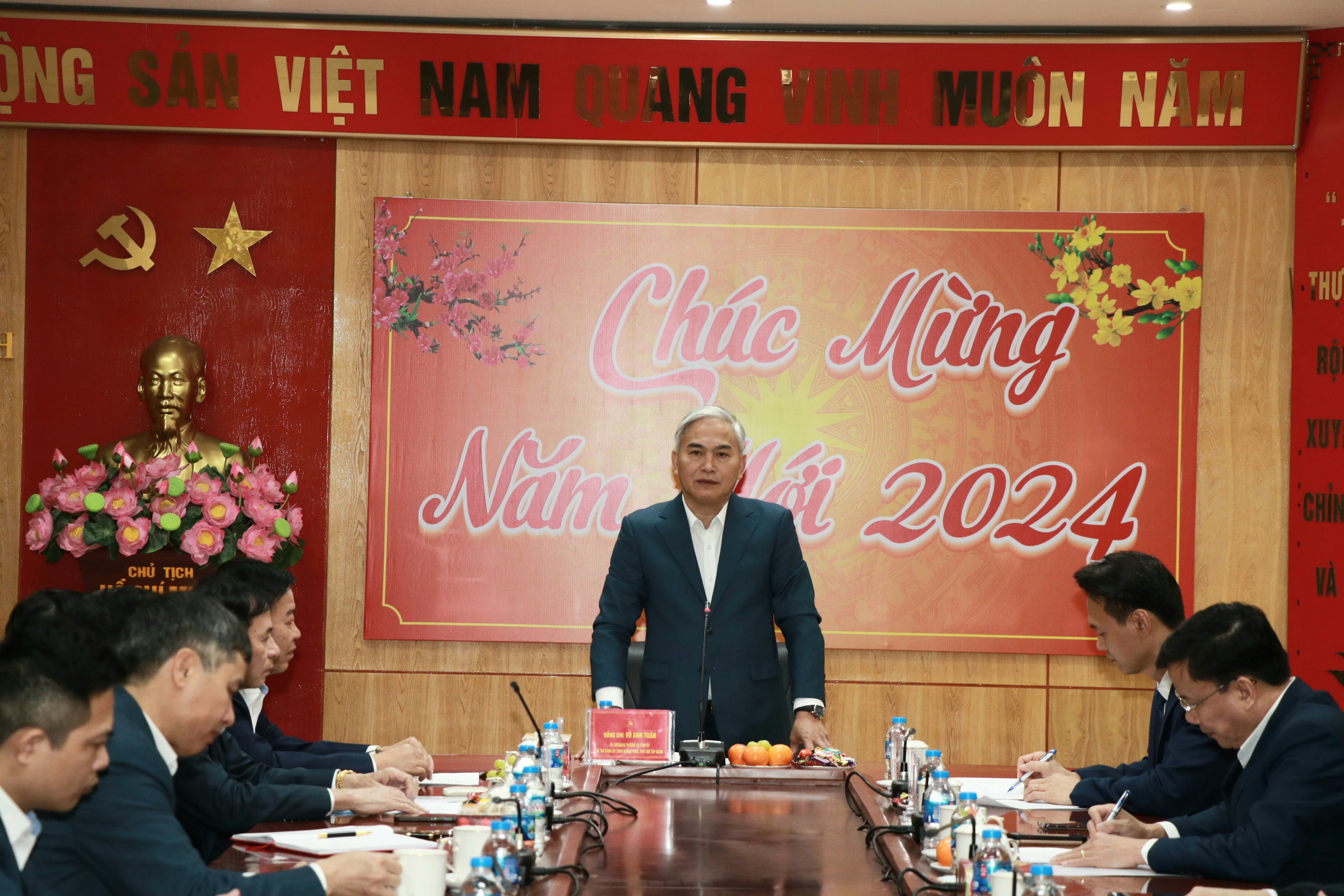 Công bố và trao quyết định Phó Bí thư Đảng uỷ Than Quảng Ninh khoá V, nhiệm kỳ 2020-2025 - Ảnh 3