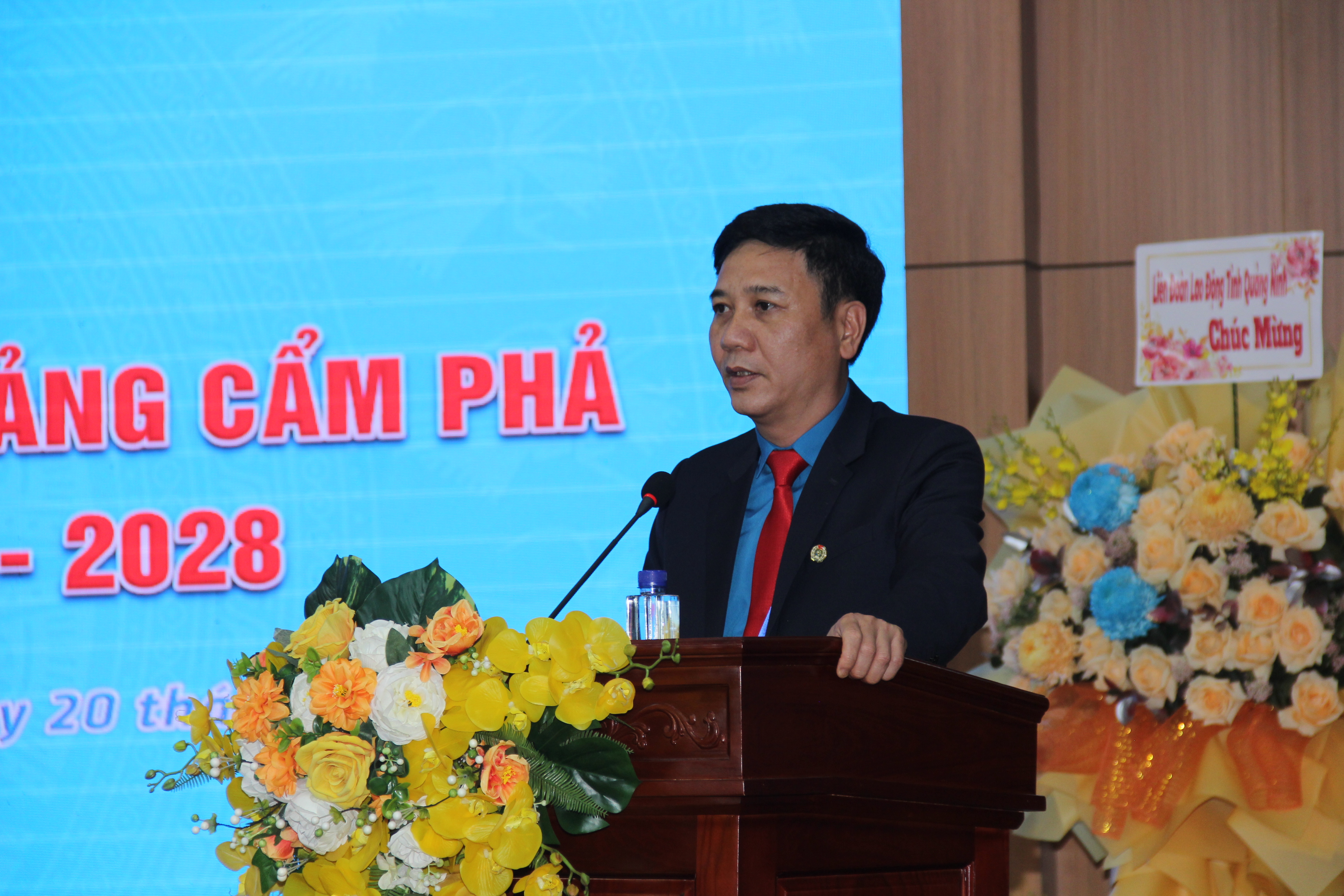 Công đoàn Công ty Kho vận và cảng Cẩm Phả đón nhận Huân chương Lao động hạng Ba - Ảnh 6