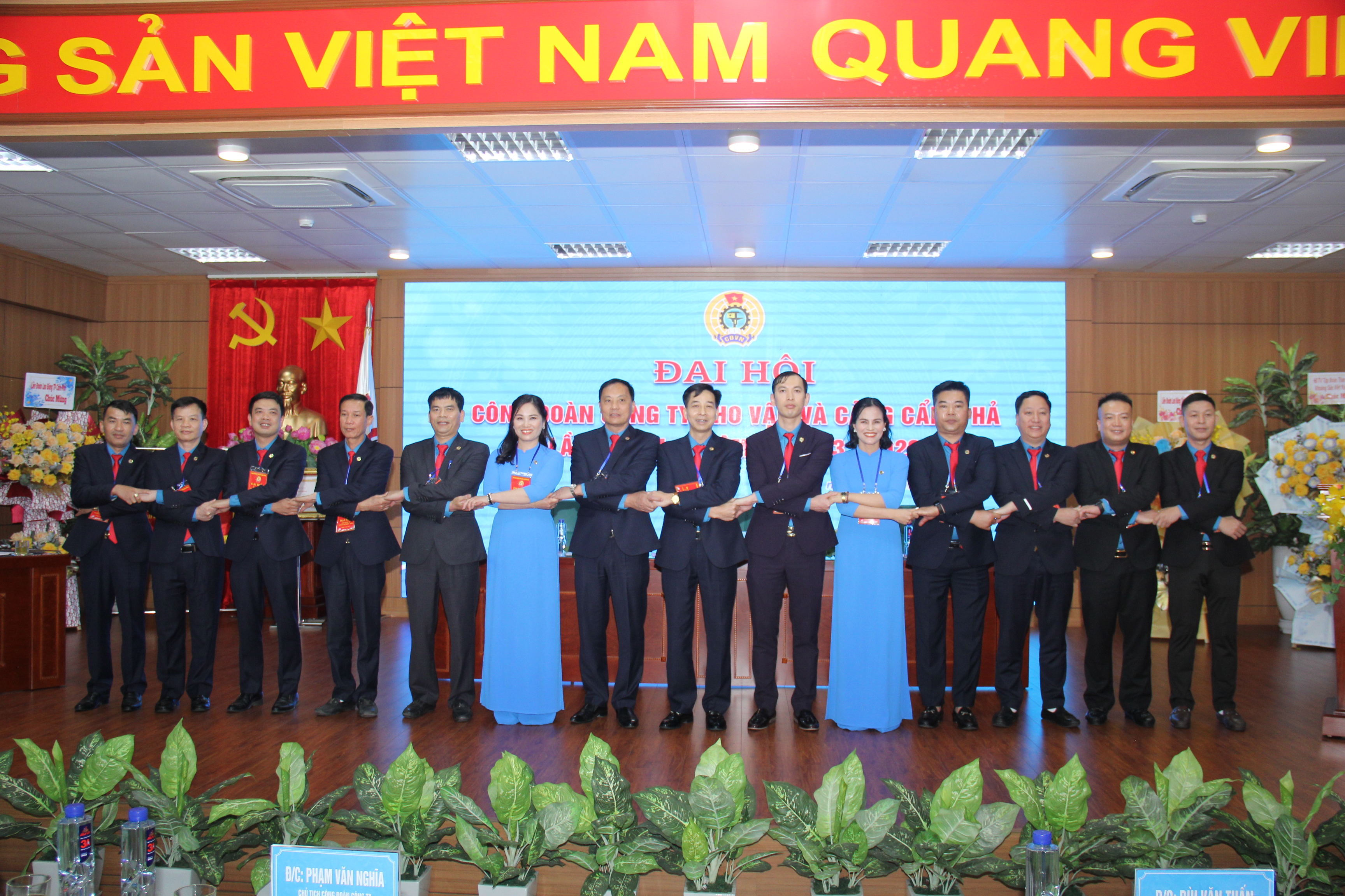 Công đoàn Công ty Kho vận và cảng Cẩm Phả đón nhận Huân chương Lao động hạng Ba - Ảnh 7