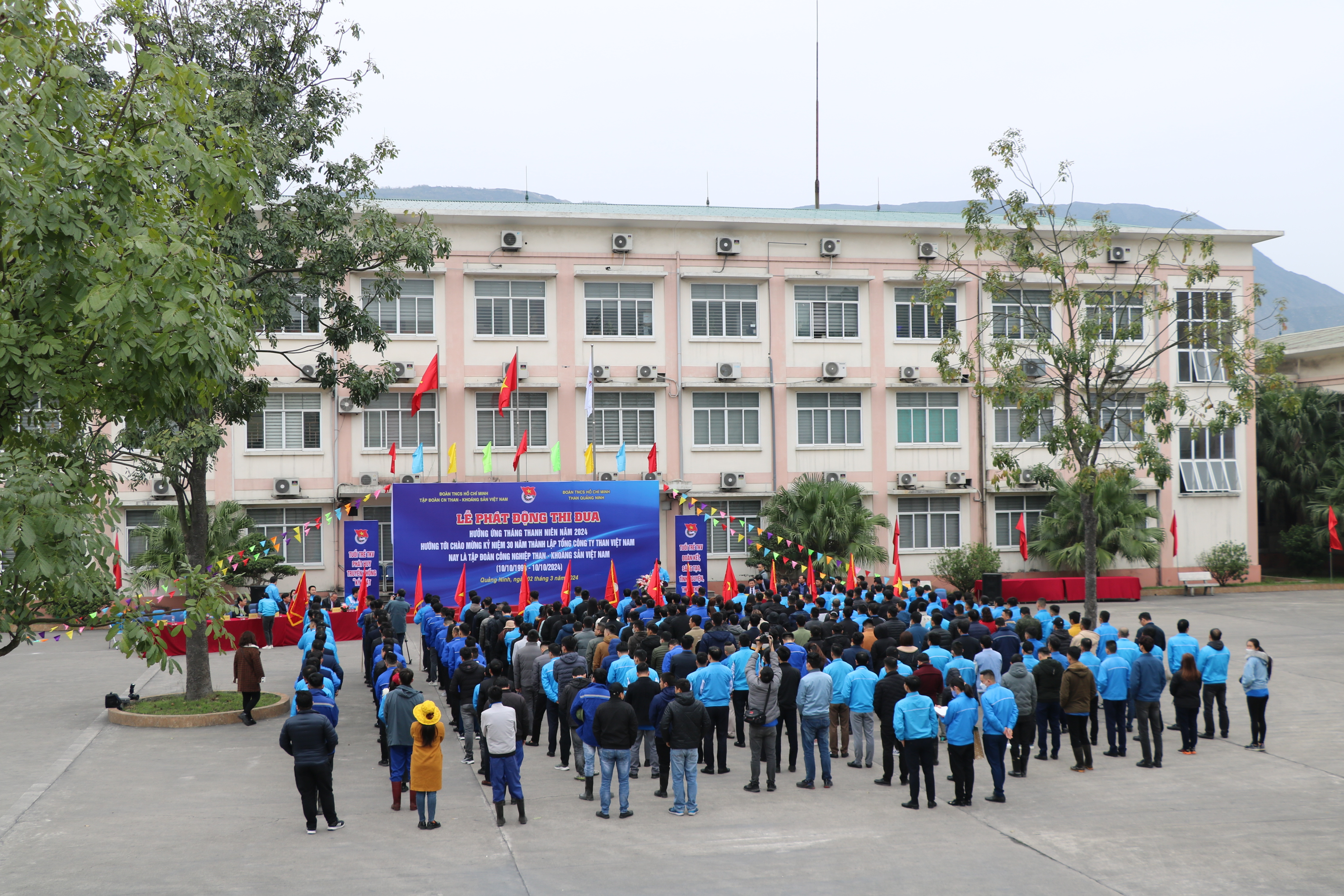 Đoàn thanh niên Công ty tham gia phát động thi đua hưởng ứng Tháng Thanh niên năm 2024, hướng tới chào mừng kỷ niệm 30 năm thành lập Tổng Công ty Than Việt Nam - Ảnh 1