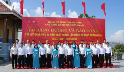 Đảng ủy Công ty và lớp đảng viên 30 năm thành lập Đảng bộ Than Quảng Ninh