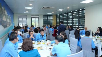 Công ty tổ chức gặp mặt các chị là phu nhân đội ngũ cán bộ chủ chốt nhân dịp kỷ niệm 116 năm ngày Quốc tế Phụ nữ 8/3