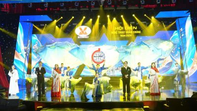 Những giây phút thăng hoa trên sân khấu Hội diễn Nghệ thuật quần chúng TKV của nam nữ diễn viên Công ty