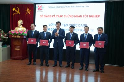 Bế giảng Lớp đào tạo chức danh Giám đốc doanh nghiệp Khóa 14