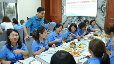 Bữa cơm Công đoàn - Bữa cơm gắn kết yêu thương, sẻ chia tình cảm