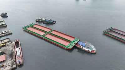 Công ty hạ thuỷ đoàn sà lan mới góp phần nâng cao năng lực vận tải thuỷ