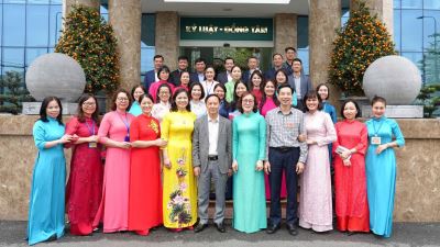 Ấm áp, thân tình buổi gặp mặt nữ cán bộ nhân viên tiêu biểu chào mừng kỷ niệm 116 năm ngày Quốc tế Phụ nữ tại Kho vận Cẩm Phả