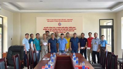Ban Quản lý cảng họp triển khai nhiệm vụ quý III năm 2025 và gặp mặt người lao động bộ phận bảo đảm an toàn hàng hải chuyển công tác