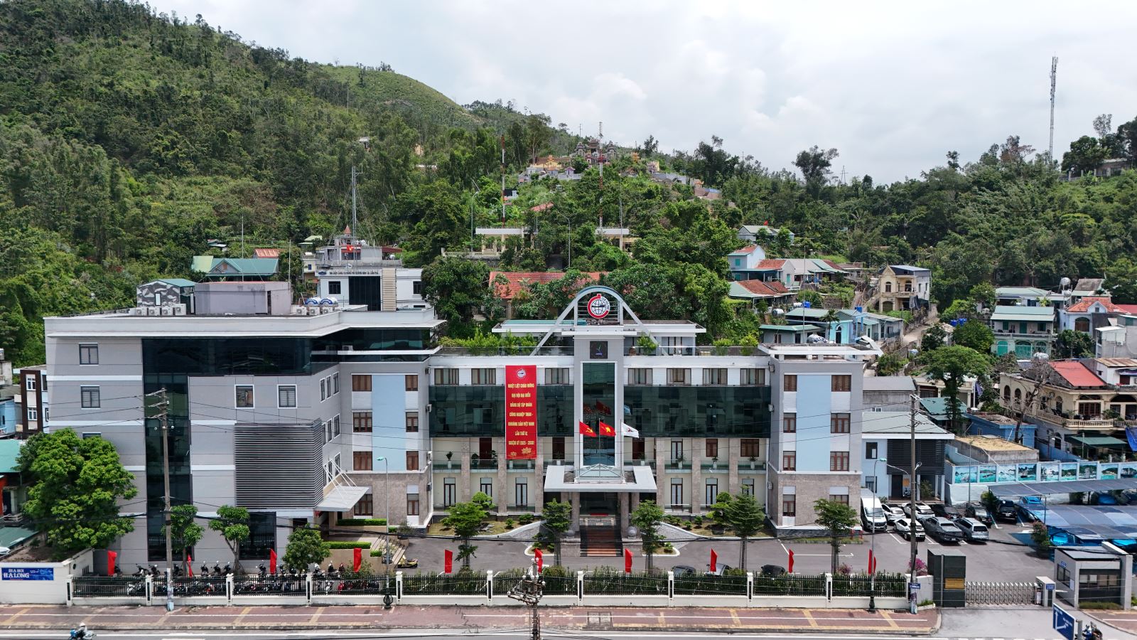 CÔNG TY KHO VẬN & CẢNG CẨM PHẢ - VINACOMIN