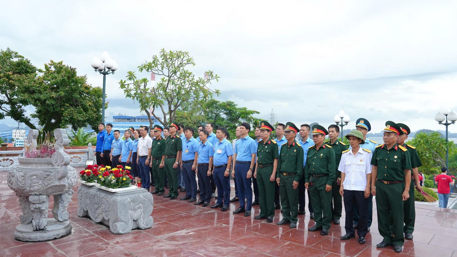 Công ty dâng hương tưởng niệm các anh hùng liệt sĩ nhân kỷ niệm 79 năm ngày thương binh liệt sĩ