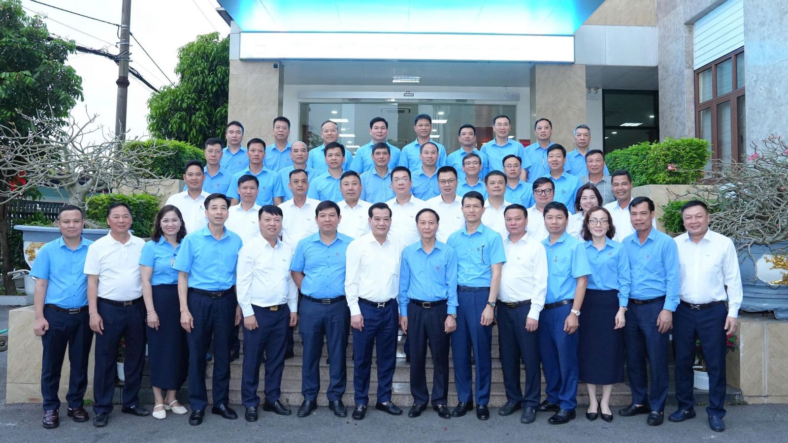 Công ty tổ chức gặp mặt chúc mừng đồng chí Đinh Trung Kiên nhận nhiệm vụ mới