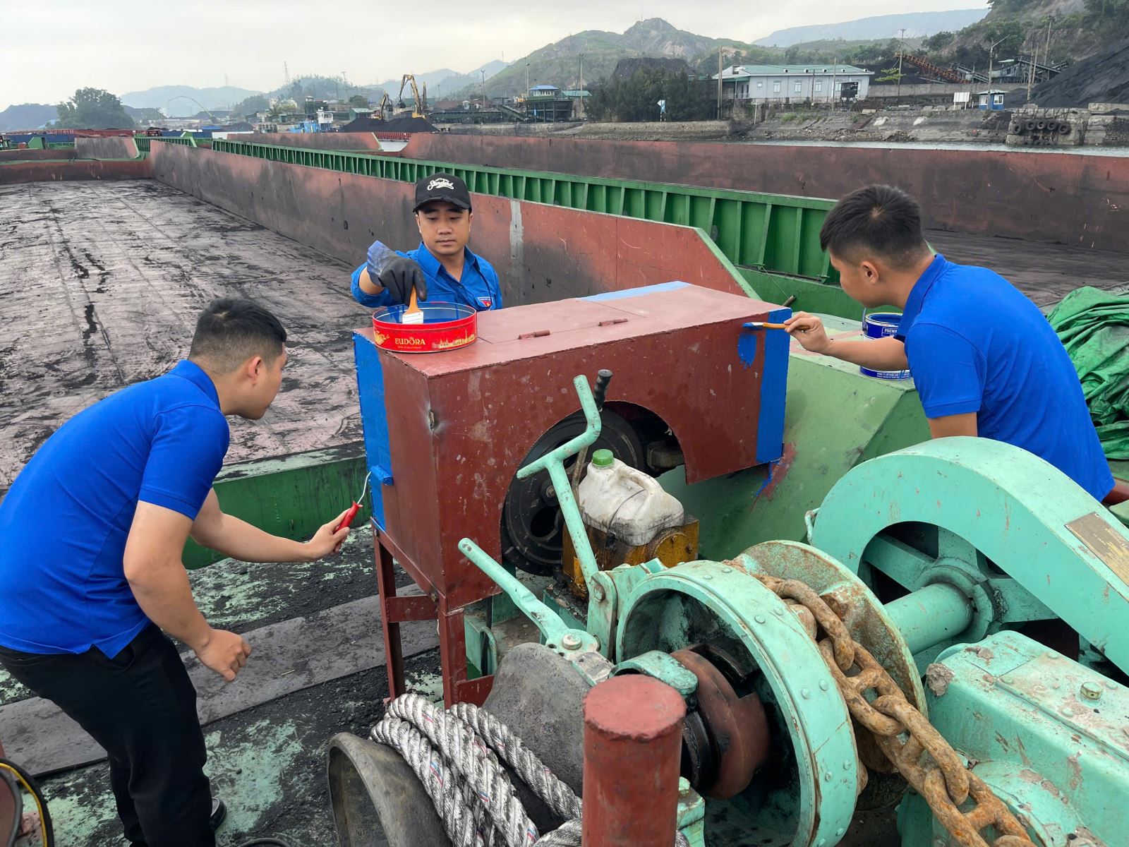 Chi đoàn Phân xưởng Vận tải và xếp dỡ - xung kích đảm nhận công trình 