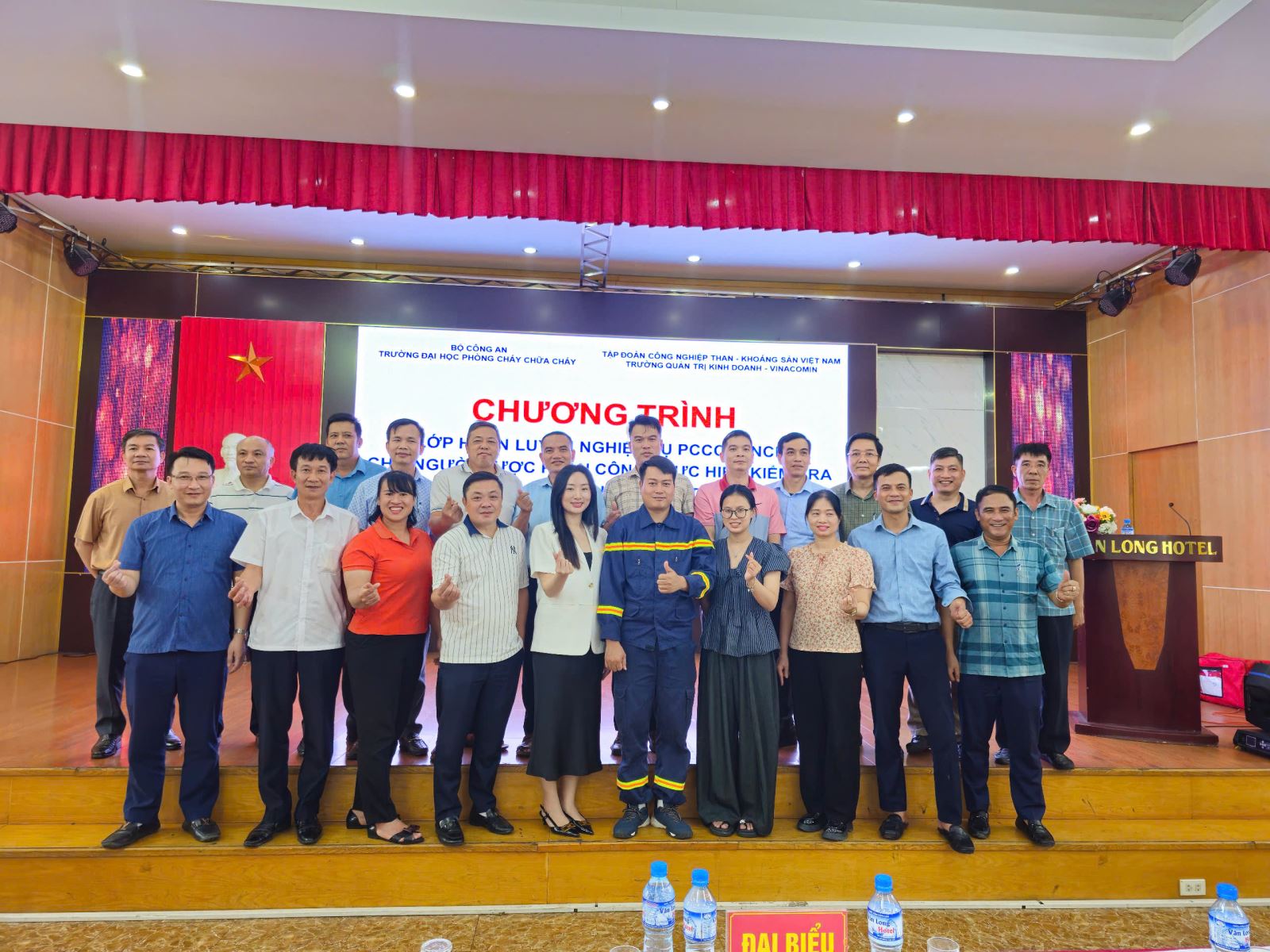 Lớp huấn luyện nghiệp vụ phòng cháy, chữa cháy và CNCH cho người được phân công tại các đơn vị trong TKV