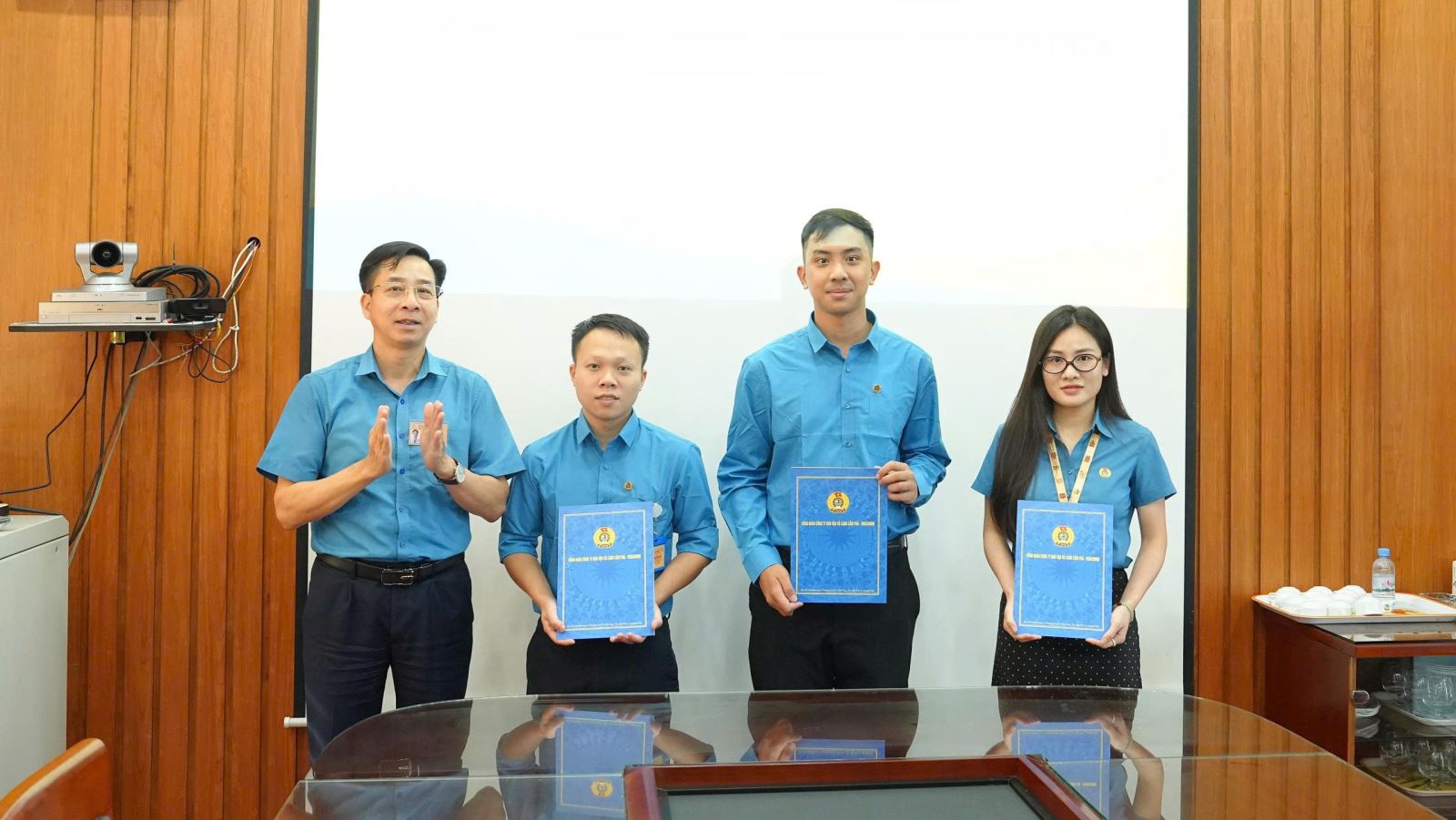 Công đoàn Công ty tổ chức lễ kết nạp đoàn viên công đoàn chào mừng kỷ niệm 97 năm ngày thành lập Công đoàn Việt Nam